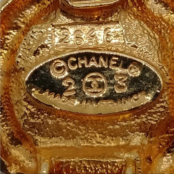 Authentic 🌸CHANEL 🌸Gold plated with Pearl clip on Earrings - Picture 6 of 9